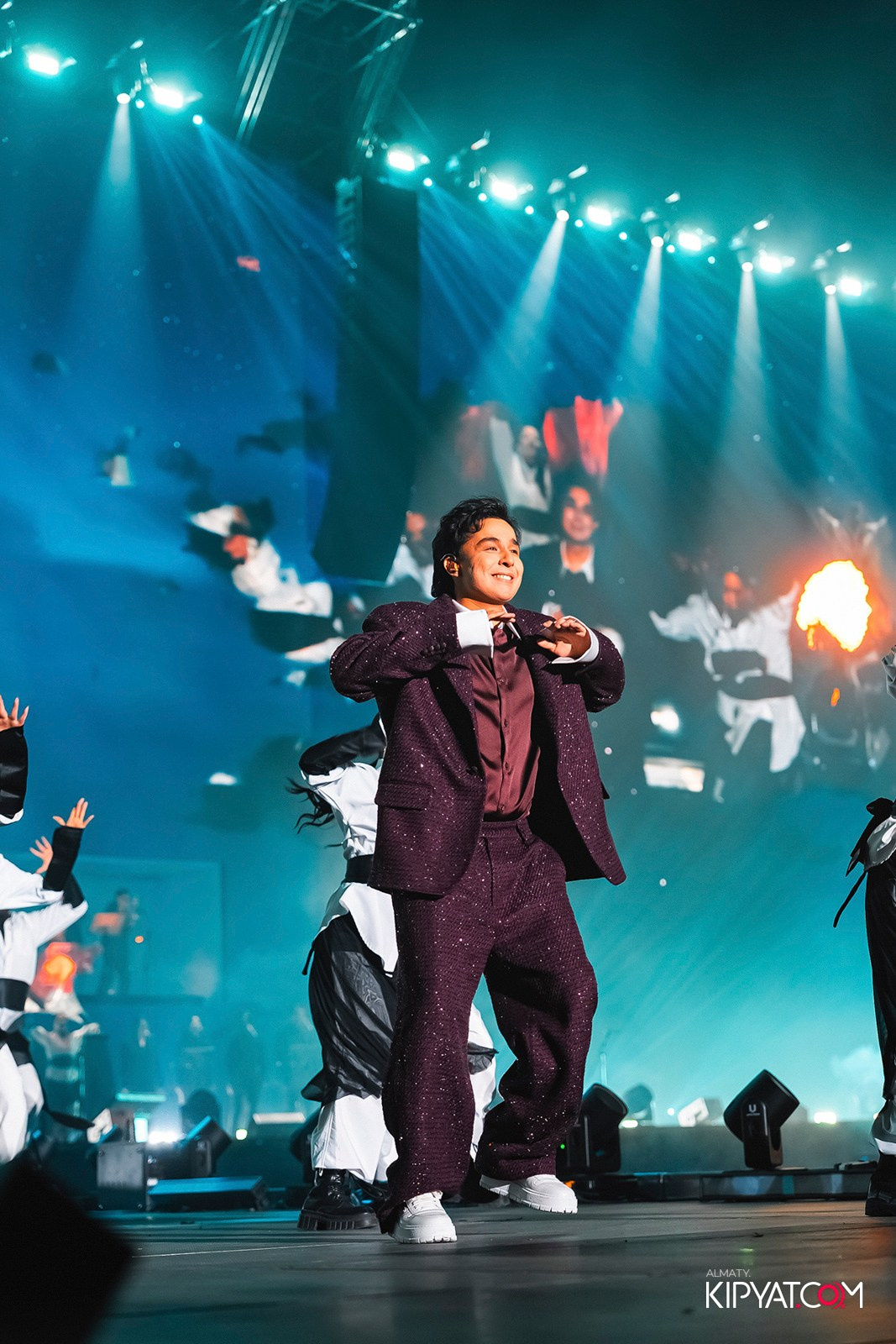 КОНЦЕРТ МИРАСА ЖУГУНУСОВА НА ЦЕНТРАЛЬНОМ СТАДИОНЕ. КИПЯТКОМ АЛМАТЫ!