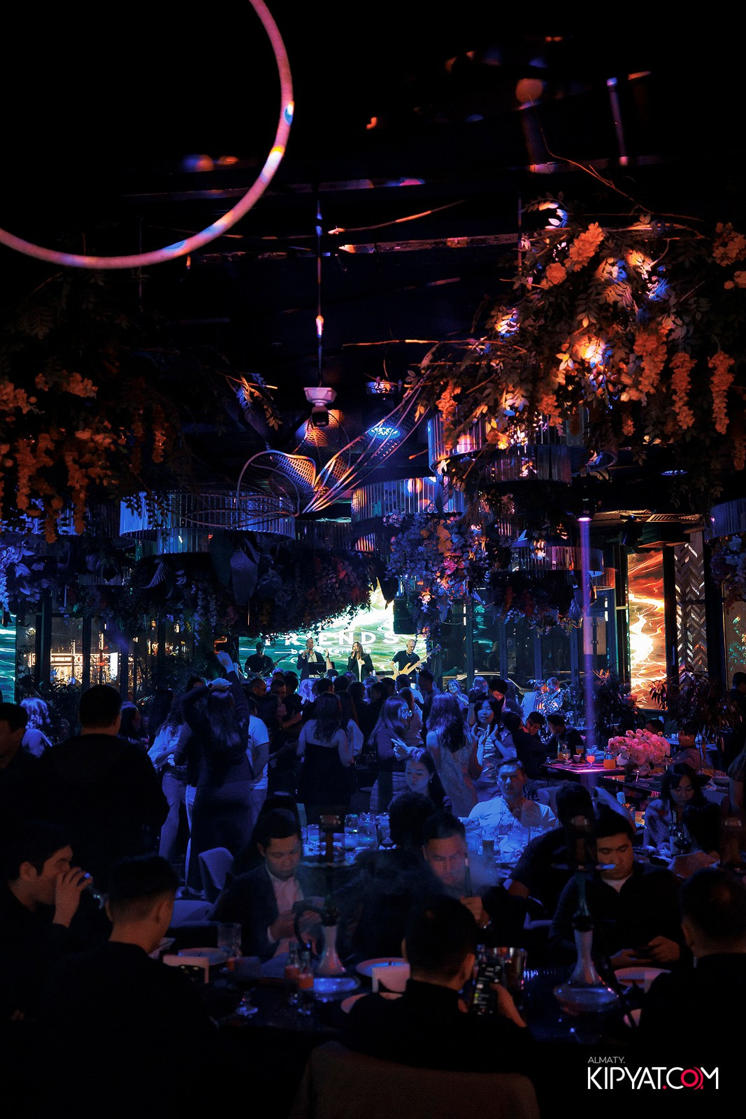 FRIENDS BAR & TERRACE. КИПЯТКОМ АЛМАТЫ!