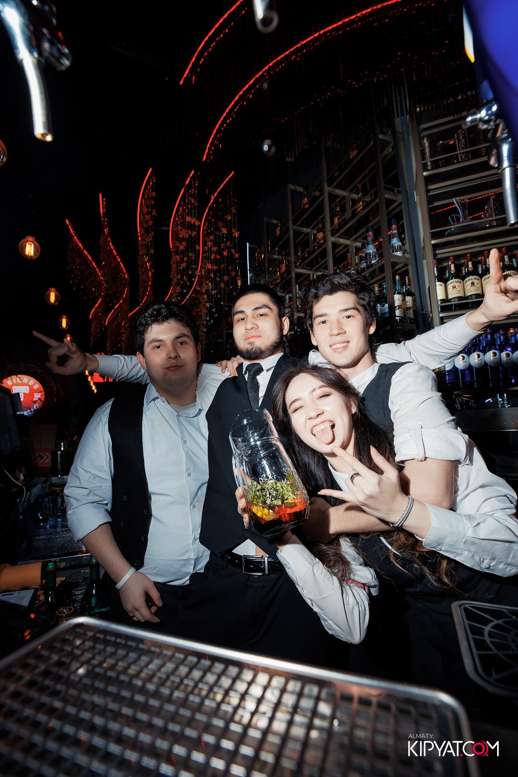 FRIENDS BAR & TERRACE. КИПЯТКОМ АЛМАТЫ!