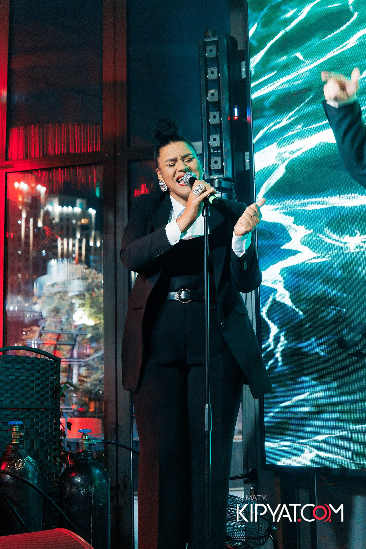 FRIENDS BAR & TERRACE. КИПЯТКОМ АЛМАТЫ!