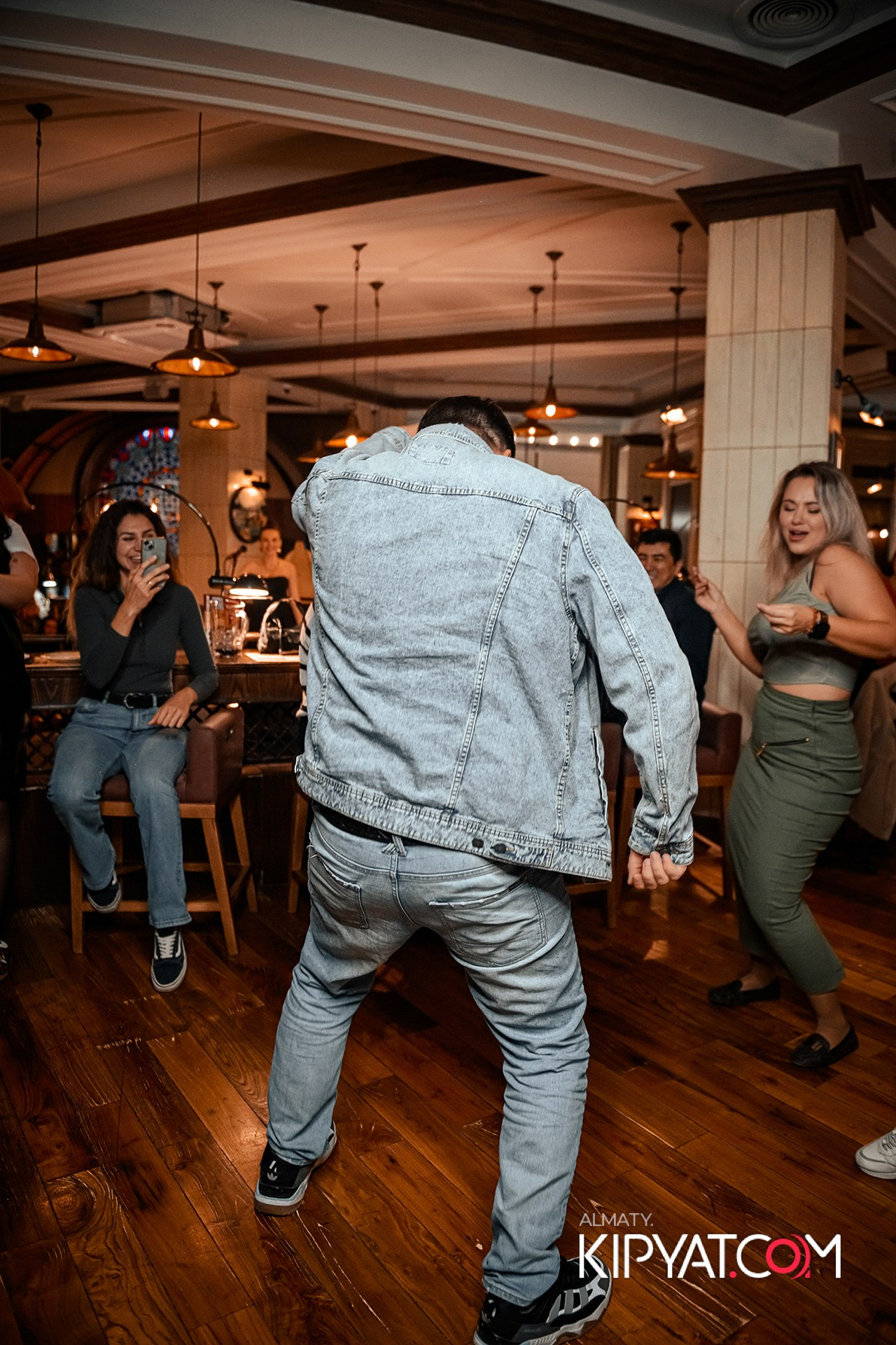 ЖИГУЛИ БАР. КИПЯТКОМ АЛМАТЫ!