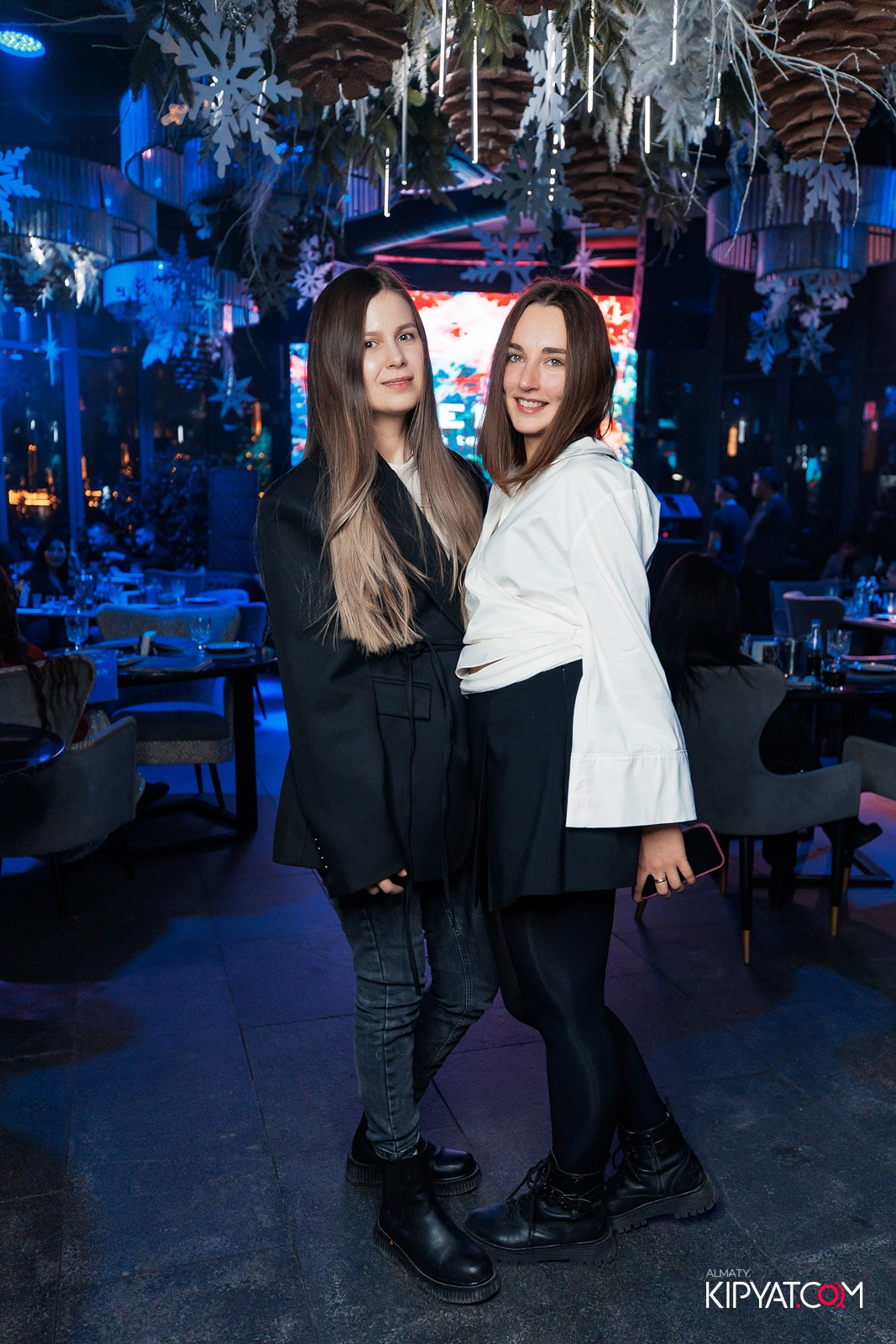 FRIENDS BAR & TERRACE. КИПЯТКОМ АЛМАТЫ!