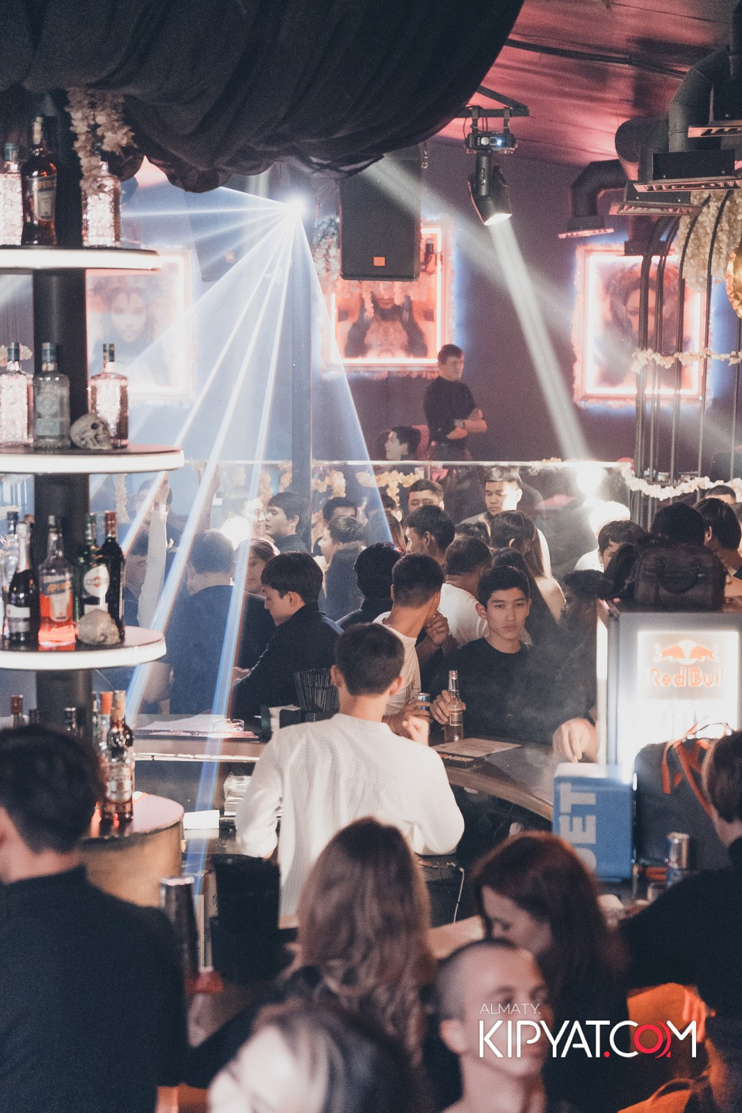 UYAT EMES BAR. КИПЯТКОМ АЛМАТЫ!