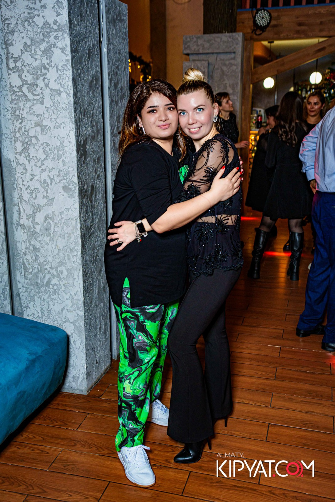 ГРУЗИНСКИЙ ДВОР НА КАБАНБАЙ БАТЫРА. КИПЯТКОМ АЛМАТЫ!