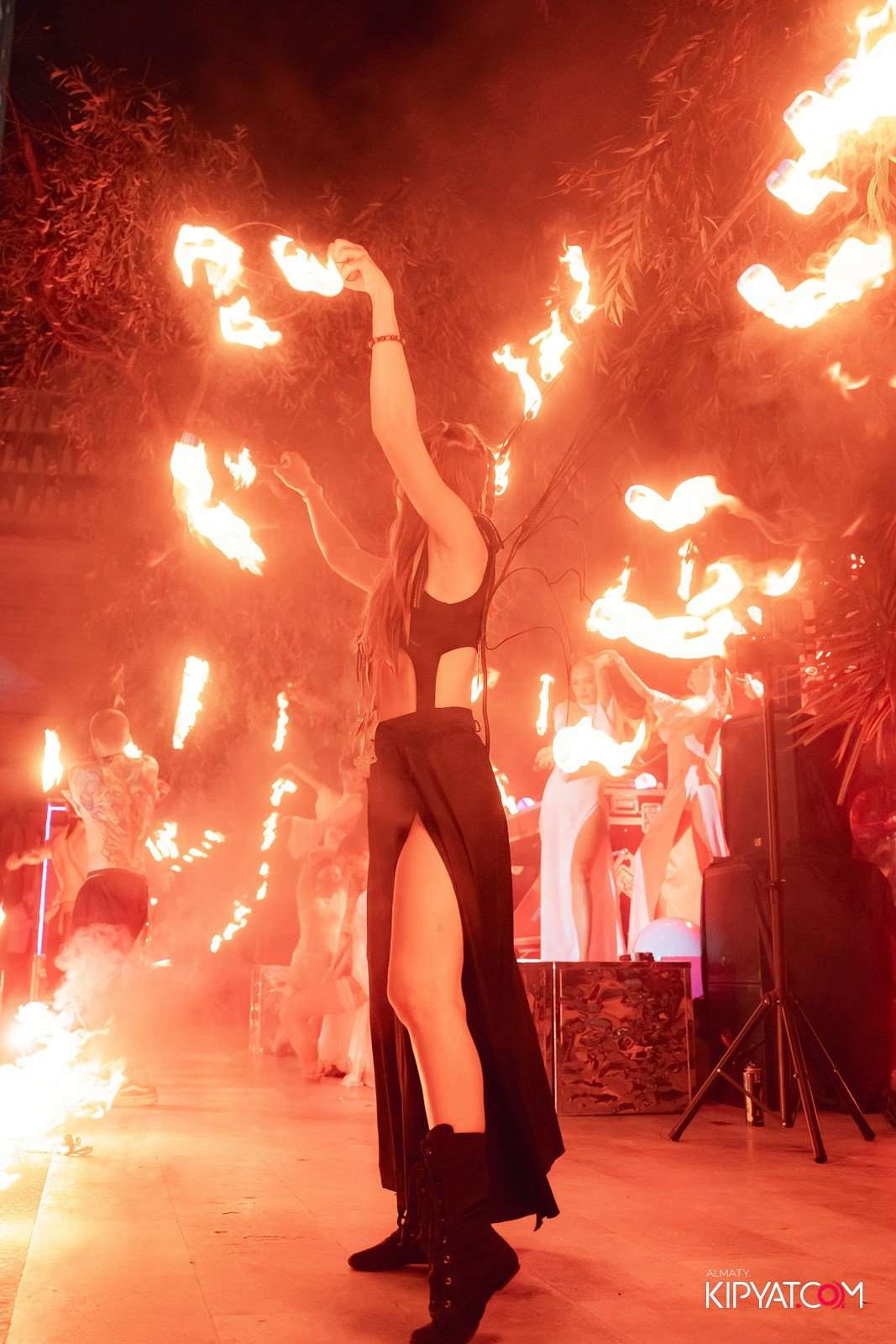 EDEN POOL & BAR. КИПЯТКОМ АЛМАТЫ!