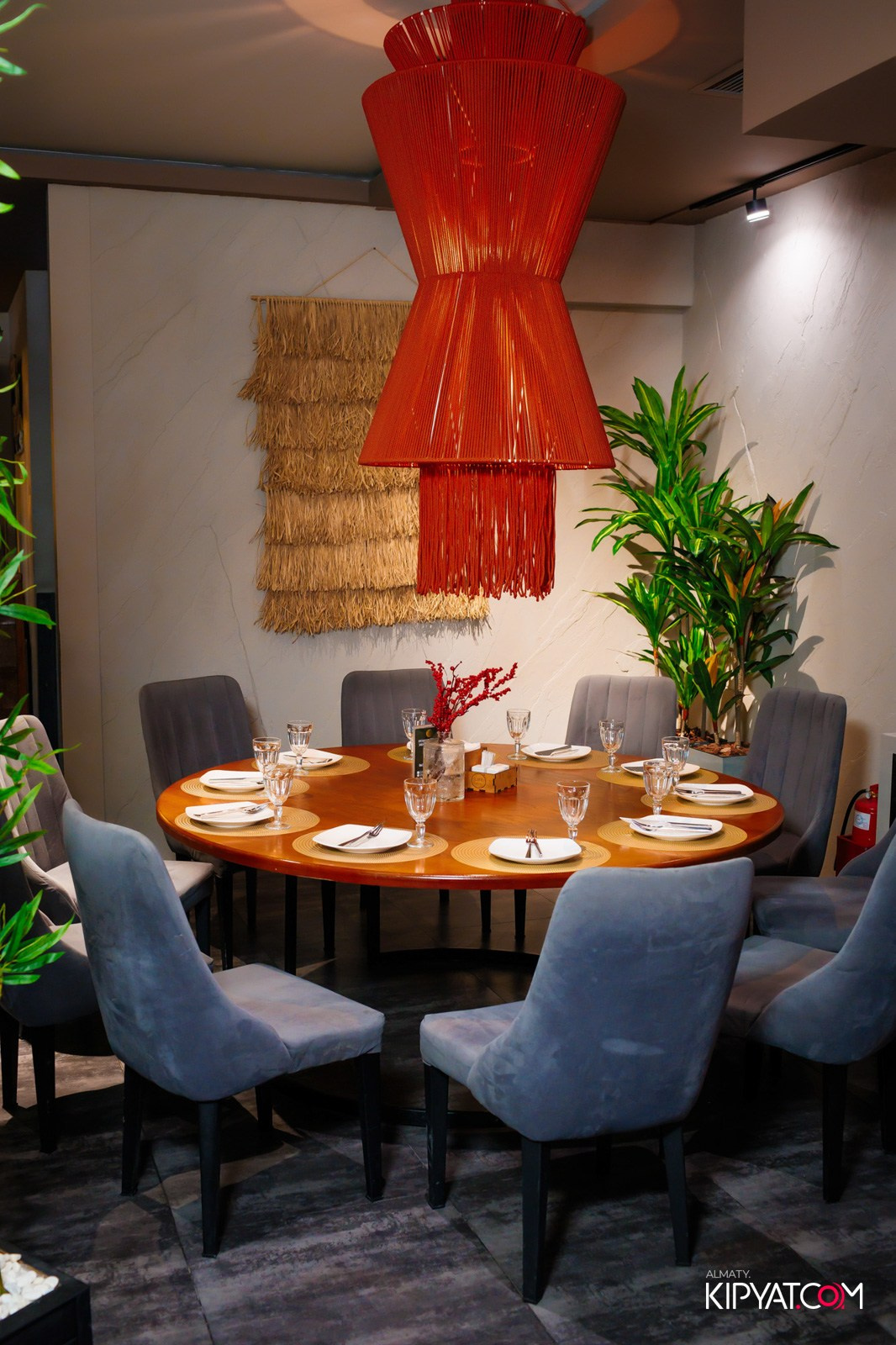 LIFE GRILL CAFE. КИПЯТКОМ АЛМАТЫ!