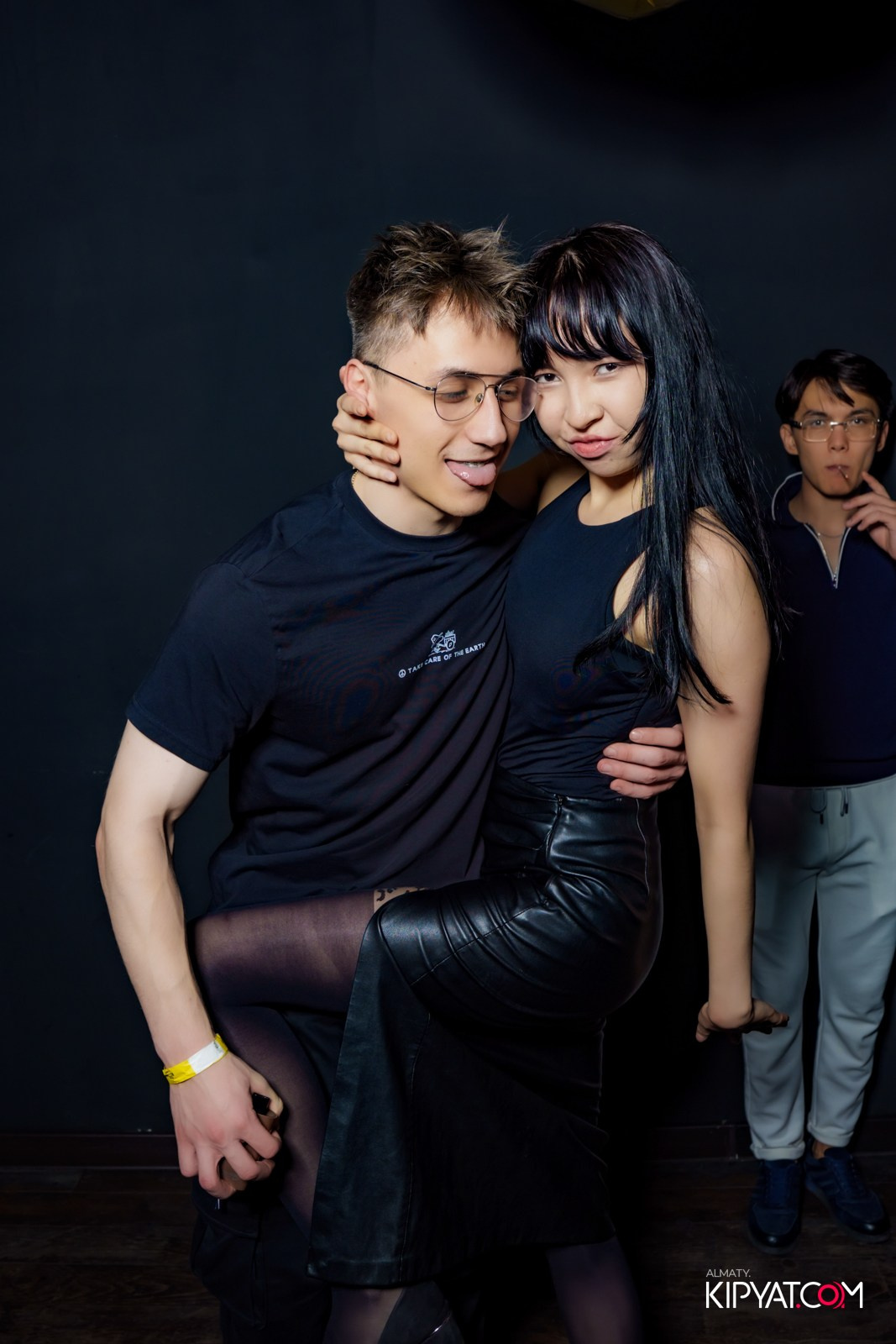 UYAT EMES BAR. КИПЯТКОМ АЛМАТЫ!