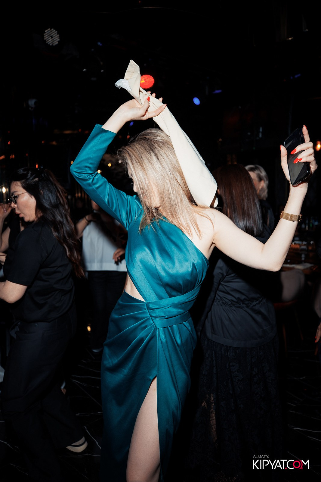 MOOD KARAOKE & TERRACE. КИПЯТКОМ АЛМАТЫ!