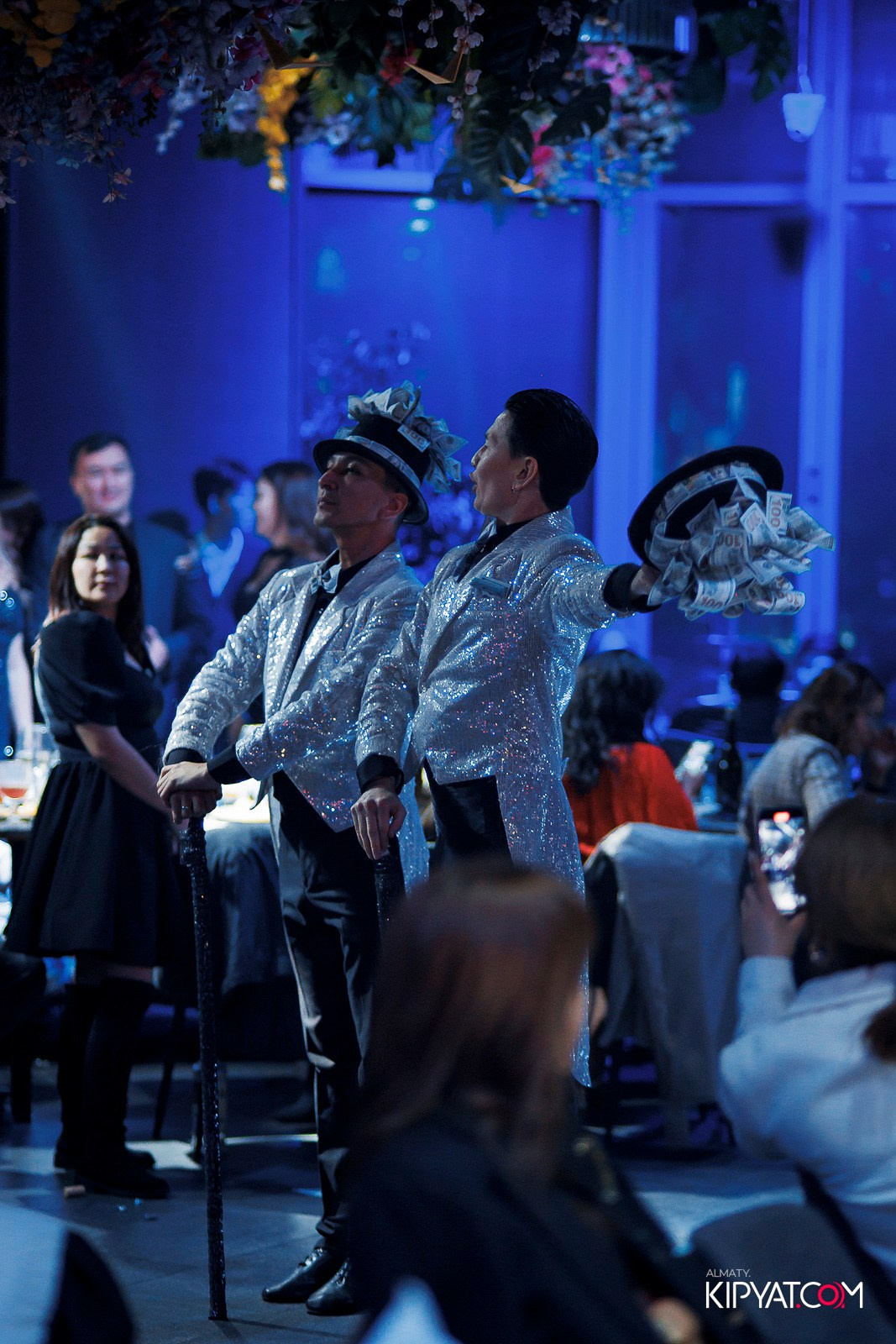 FRIENDS BAR & TERRACE. КИПЯТКОМ АЛМАТЫ!