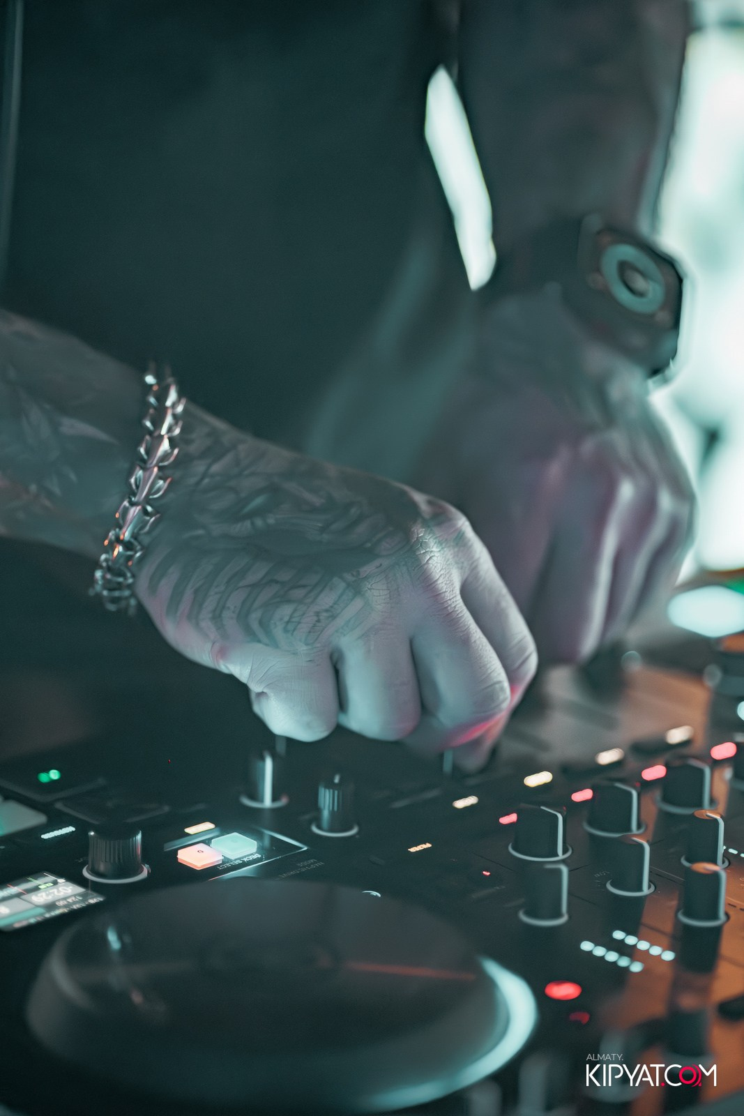 LAUREATE GRAND CAFÉ. КИПЯТКОМ АЛМАТЫ!