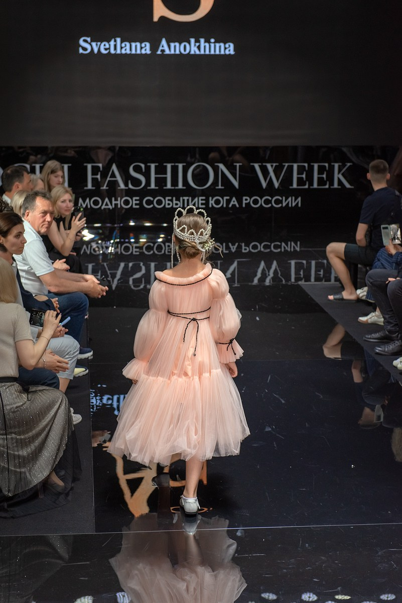 SochiFashionWeek2024 дизайнер Анохина. Семейный и коммерческий фотограф в Сочи Александр Бодунов