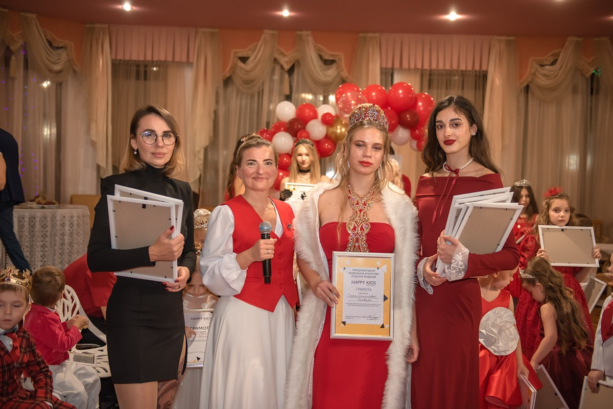 Выпускной в детской школе моделей HAPPYkids 2024. Семейный и коммерческий фотограф в Сочи Александр Бодунов