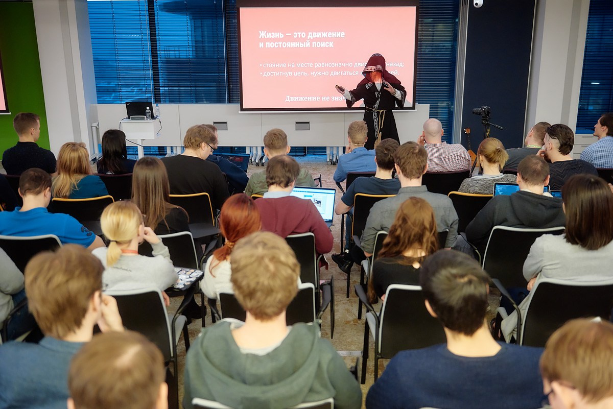 Нейромонах Феофан в Avito. Репортажный фотограф в Москве Вадим Францев