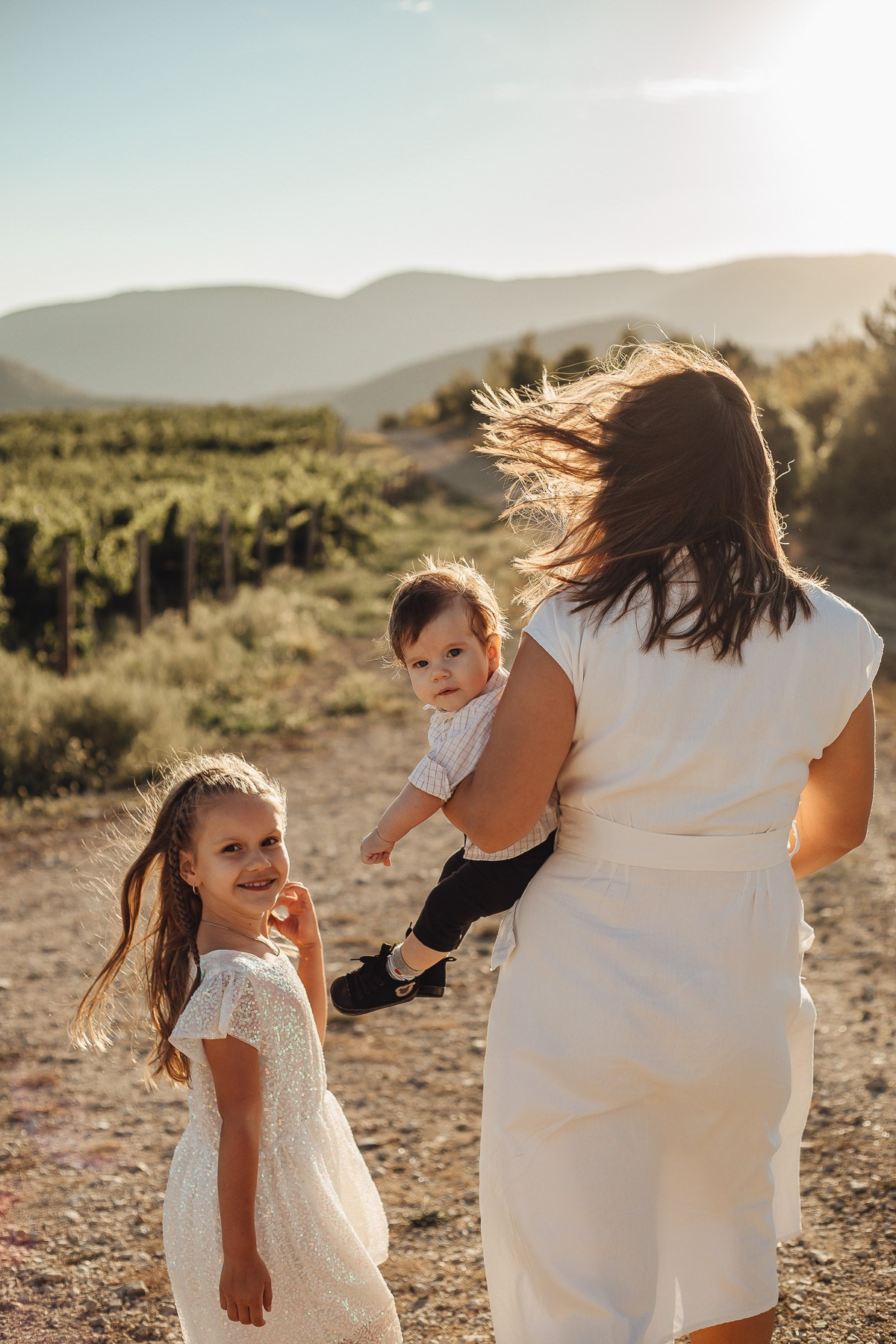 Сергей, Надя, Ульяна и Захарчик — домик виноградаря. Семейный фотограф Новороссийск, Анапа, Геленджик — Юлия Давыдова
