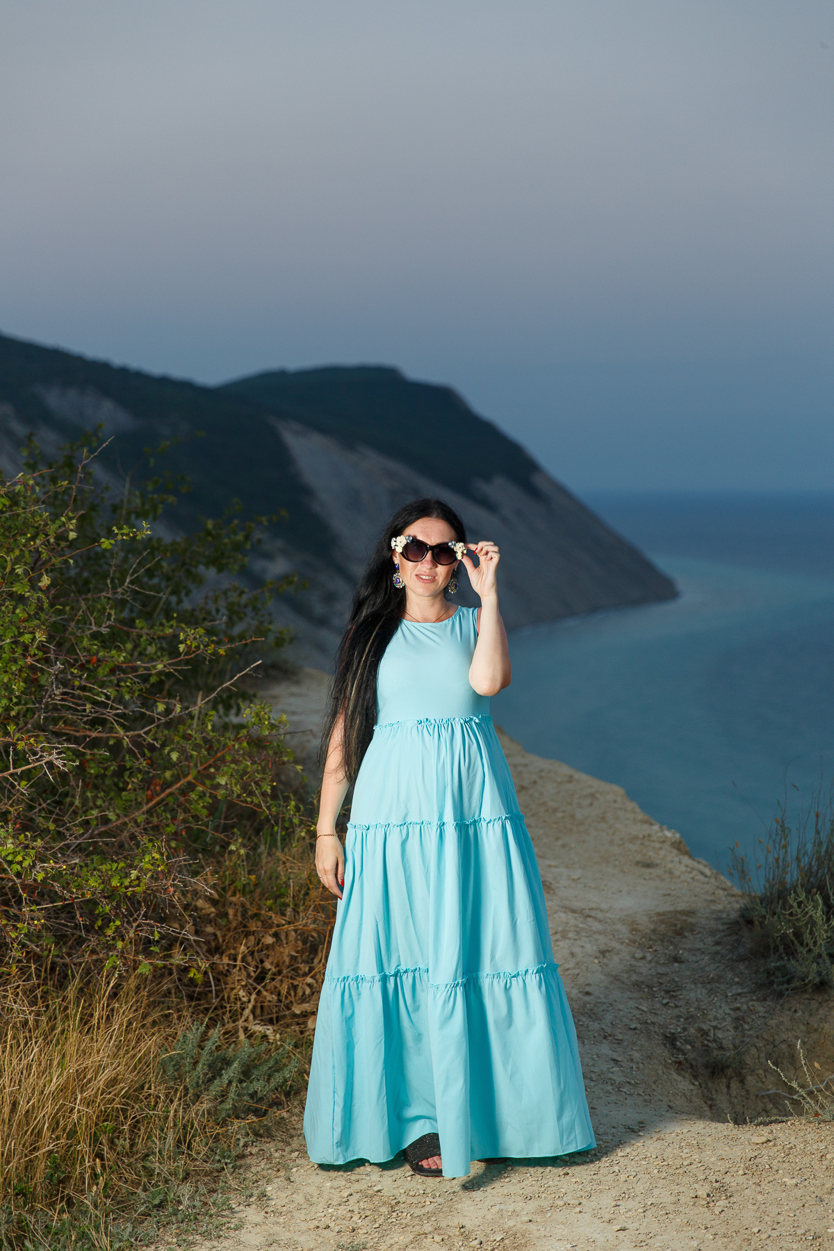 Семейная фотосессия на горе. Профессиональная фотосъёмка интерьеров, предметная фотосессия еды для меню г. Анапа