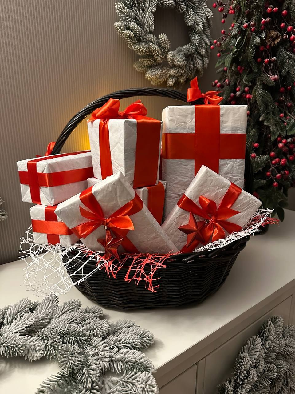 Новогодняя корзина. Студия подарочных наборов «Владия»