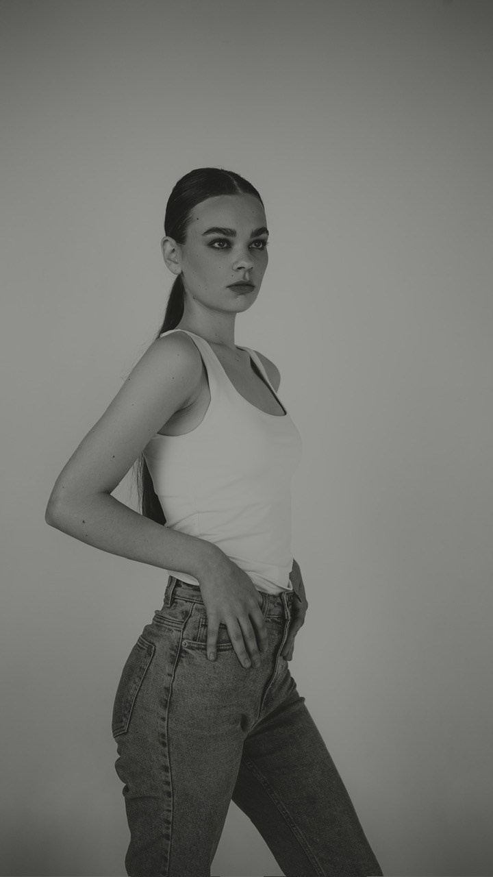 Черно-белая фотосессия на циклораме в фотостудии Новочеркасска «Рафинад». Свадебный фотограф в Ростове-на-Дону. Таинство Крещения и Венчания, семейные фотосессии. Алёна Чёботова