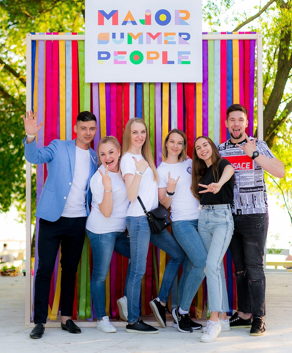 Фотосъемка корпоратива Major на берегу строгинской поймы. Репортажный фотограф Борис Геер