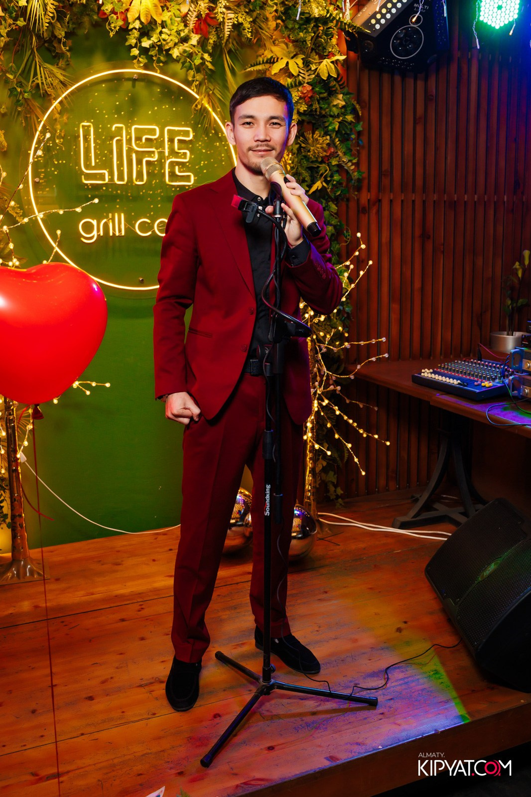 LIFE GRILL CAFE. КИПЯТКОМ АЛМАТЫ!