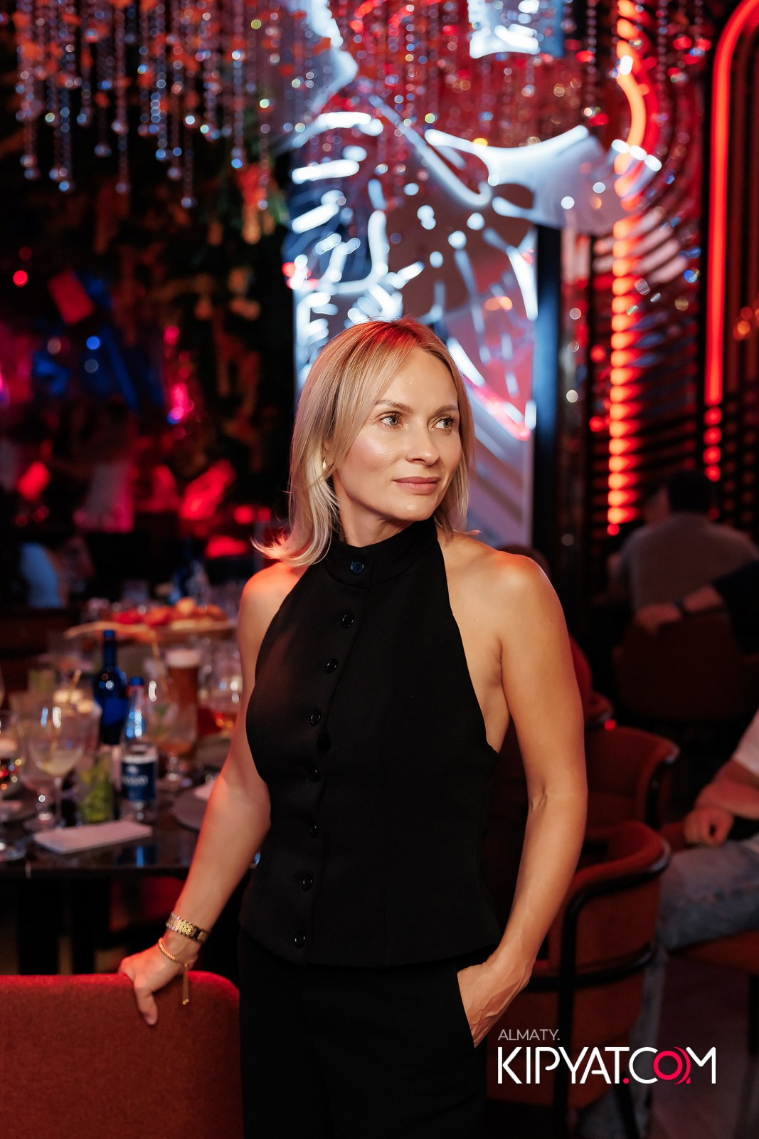 FRIENDS BAR & TERRACE. КИПЯТКОМ АЛМАТЫ!