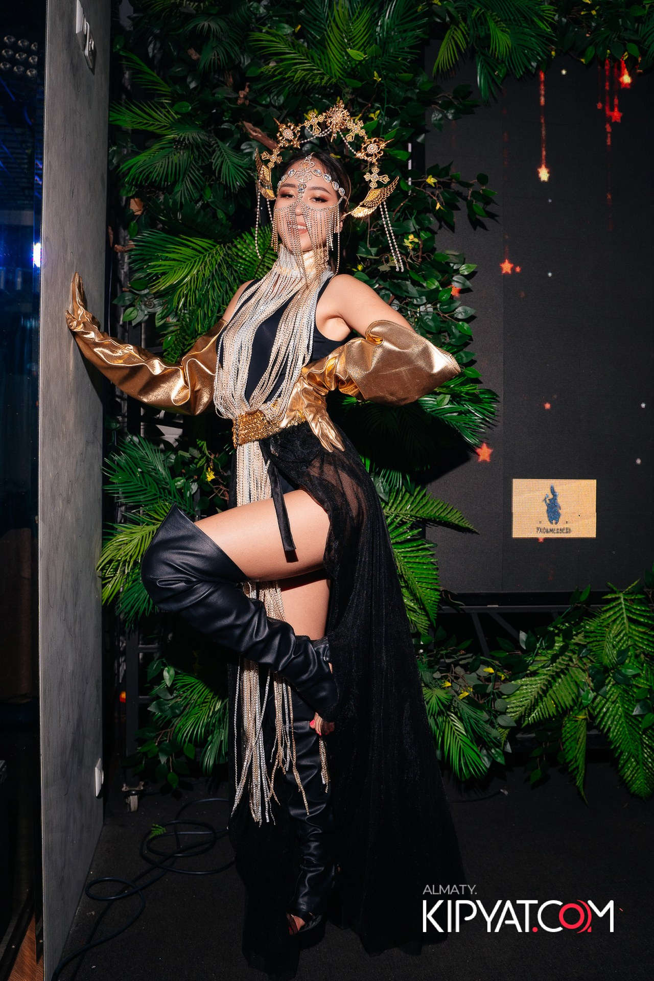 Ухо и Медведь на Курмангазы. КИПЯТКОМ АЛМАТЫ!