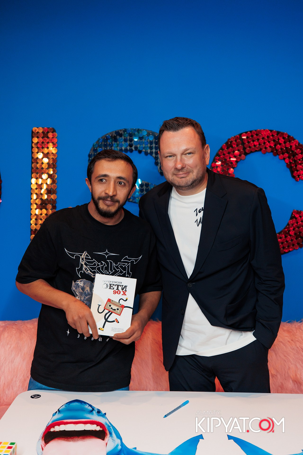 ПРЕЗЕНТАЦИЯ КНИГИ ВИКТОРА ЕЛИСЕЕВА. КИПЯТКОМ АЛМАТЫ!