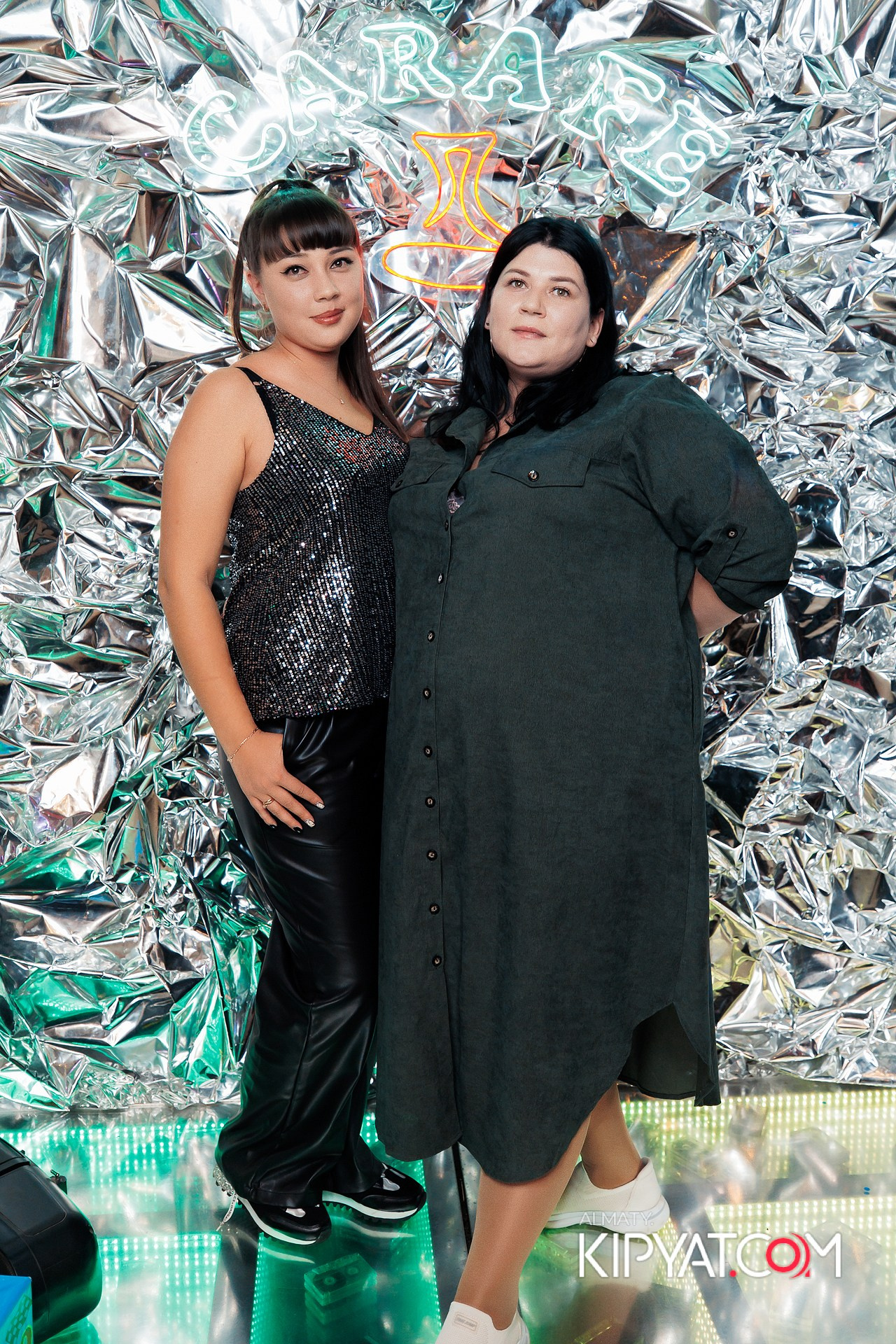 ВЕЧЕРИНКА 90Х КАФЕ CARAFE. КИПЯТКОМ АЛМАТЫ! Фотосъемка мероприятий в Алматы