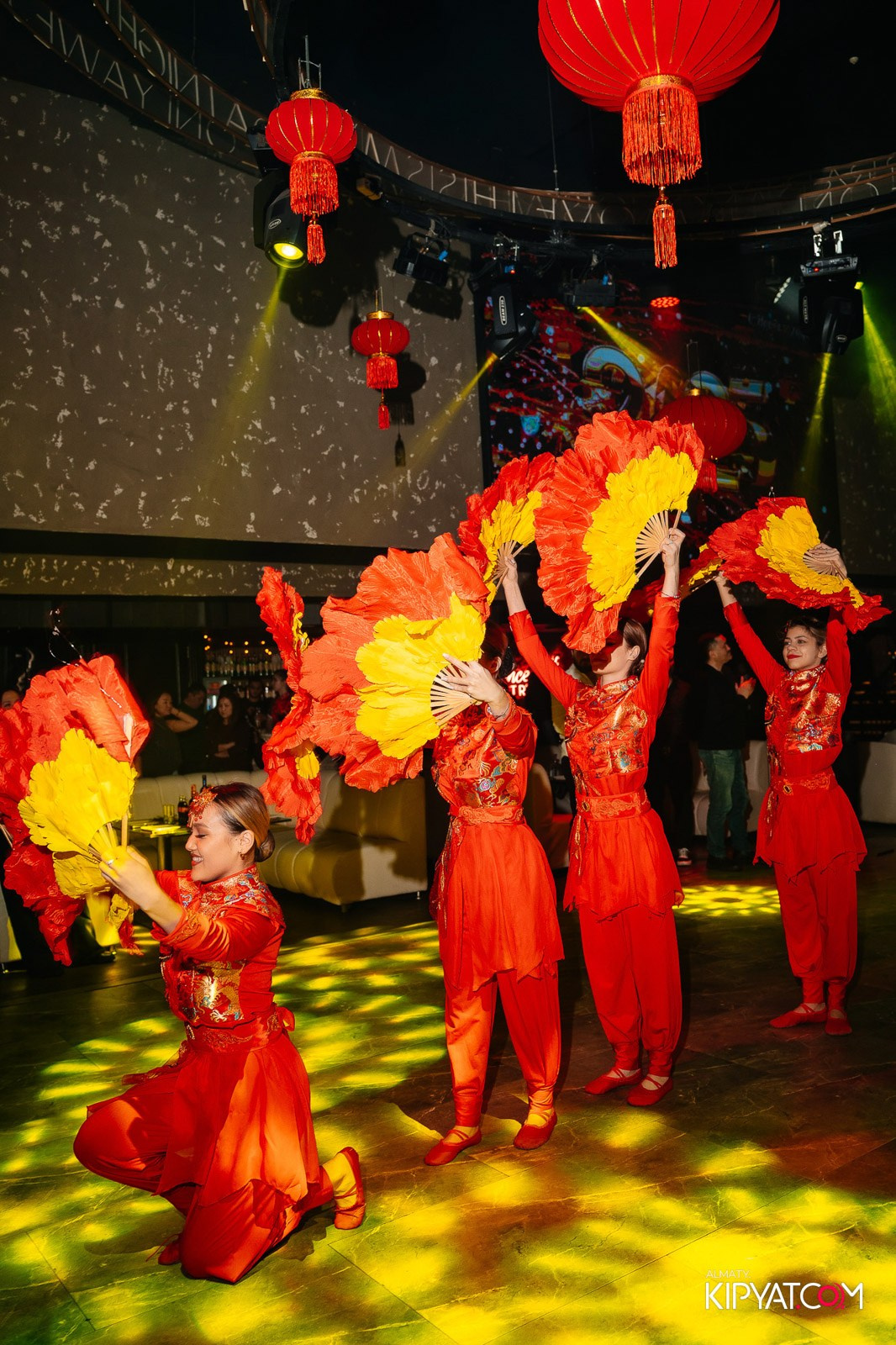 CHINA PARTY RETRO HIT. КИПЯТКОМ АЛМАТЫ!