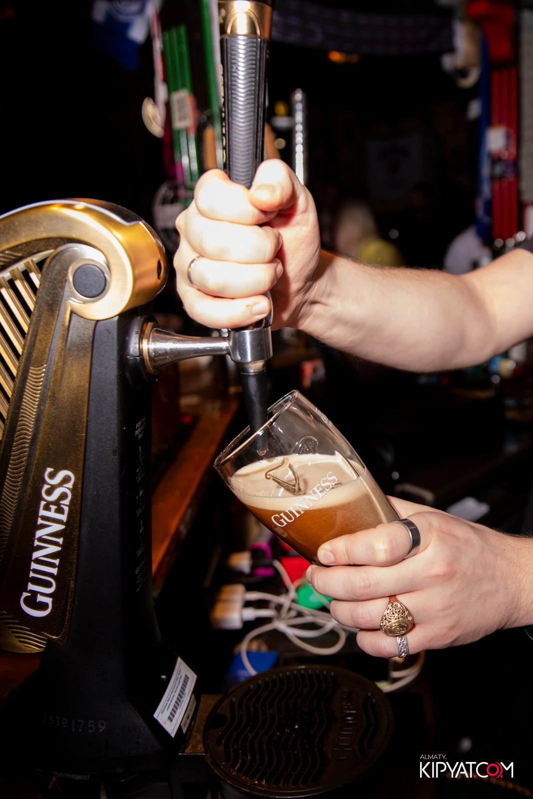 HARATS IRISH PUB НА АЛЬ-ФАРАБИ. КИПЯТКОМ АЛМАТЫ! Фотосъемка мероприятий в Алматы