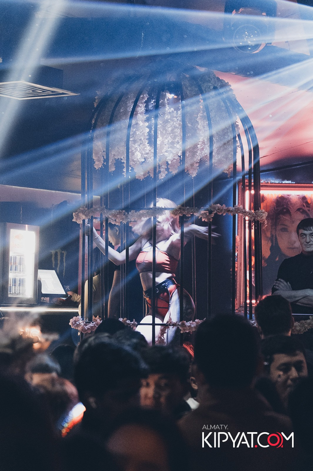 UYAT EMES BAR. КИПЯТКОМ АЛМАТЫ!