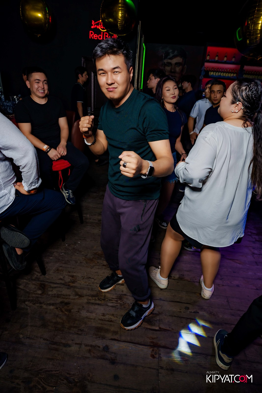 UYAT EMES BAR. КИПЯТКОМ АЛМАТЫ!