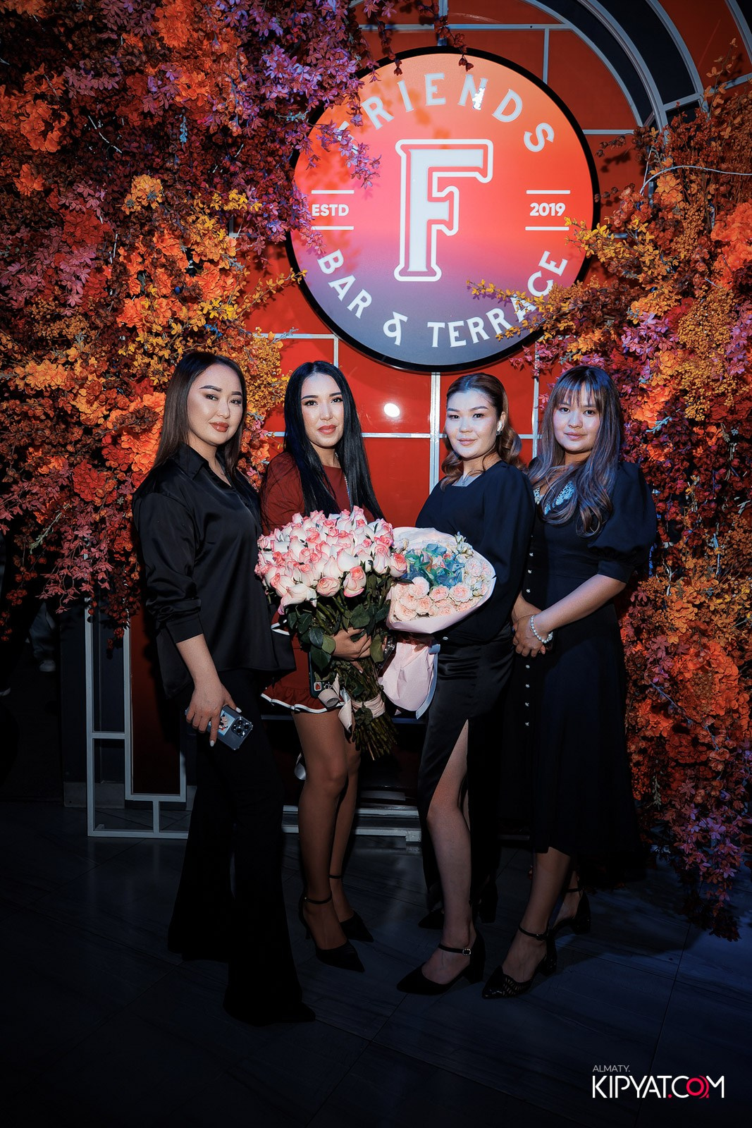 FRIENDS BAR & TERRACE. КИПЯТКОМ АЛМАТЫ!