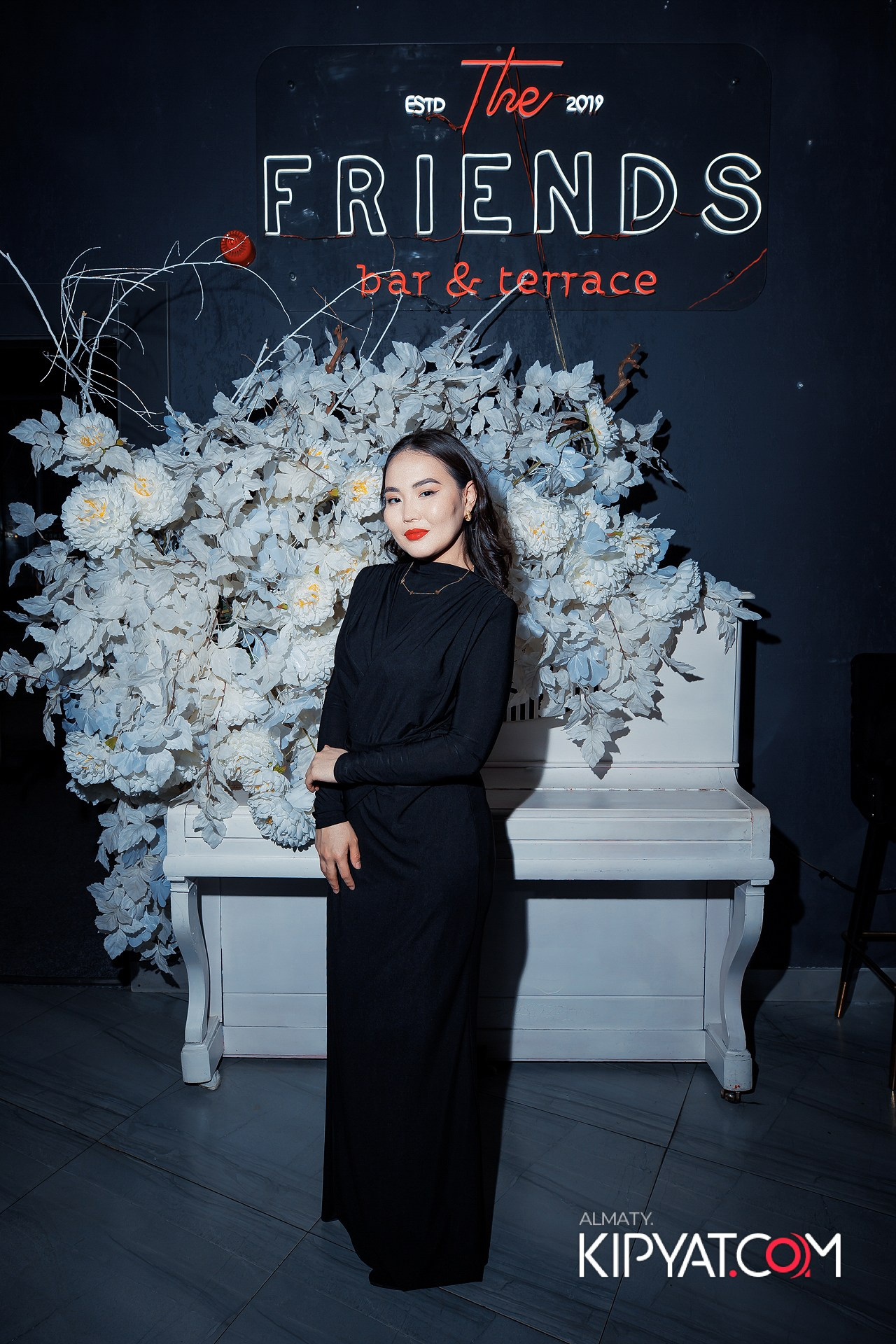 FRIENDS BAR & TERRACE. КИПЯТКОМ АЛМАТЫ! Фотосъемка мероприятий в Алматы