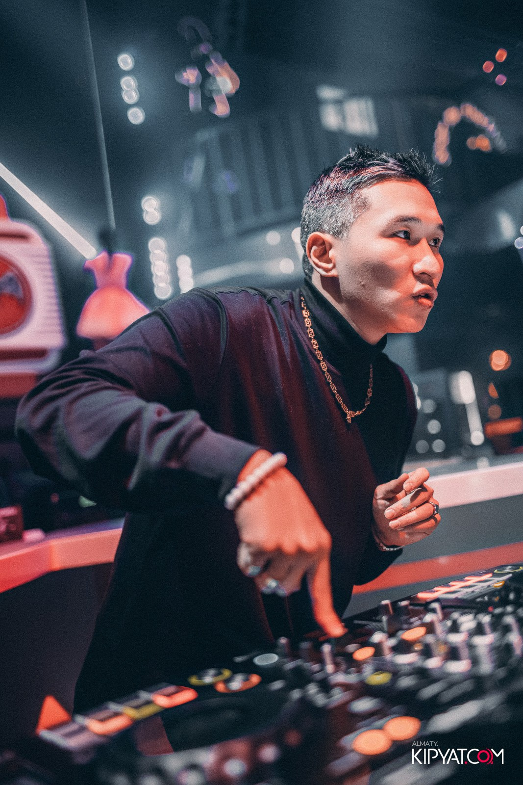 SANTA RAVE В НОЧНОМ КЛУБЕ SANTA BARBARA. КИПЯТКОМ АЛМАТЫ!