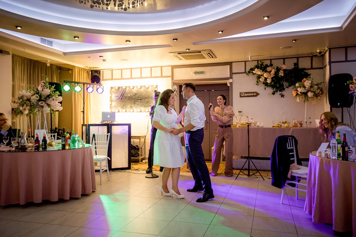 Свадебная фотосессия в ресторане. Свадебный фотограф в Санкт-Петербурге Антон Владимиров