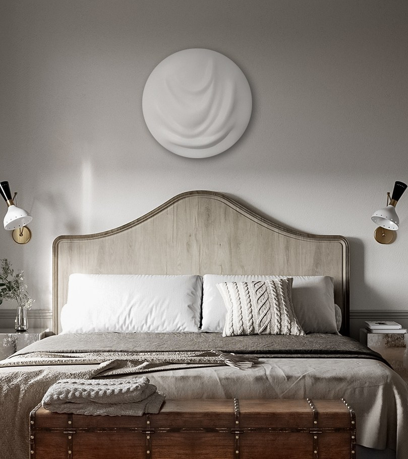 круглое белое панно барельеф