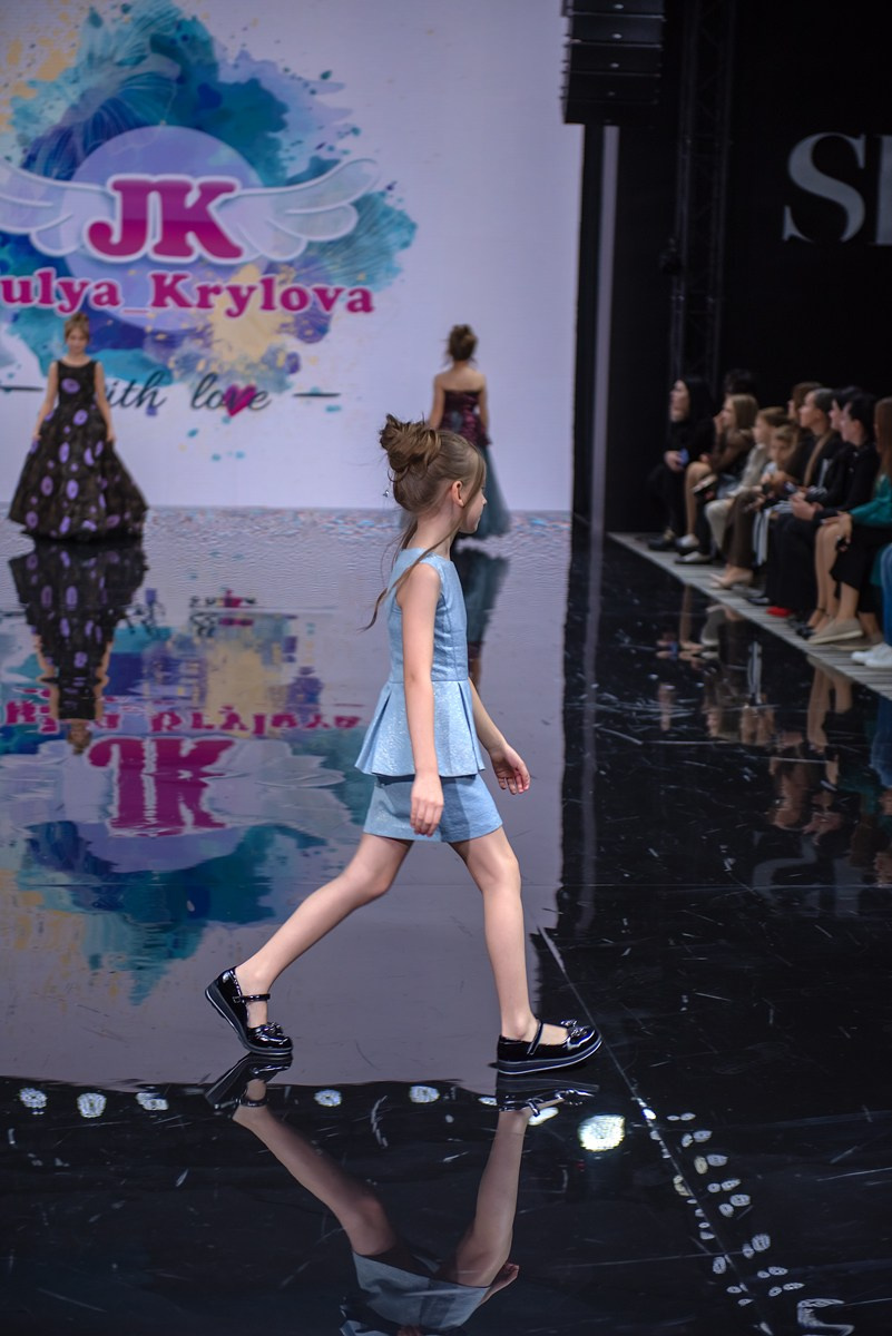 SochiFashionWeek2024 дизайнер Юлия Крылова. Семейный и коммерческий фотограф в Сочи Александр Бодунов