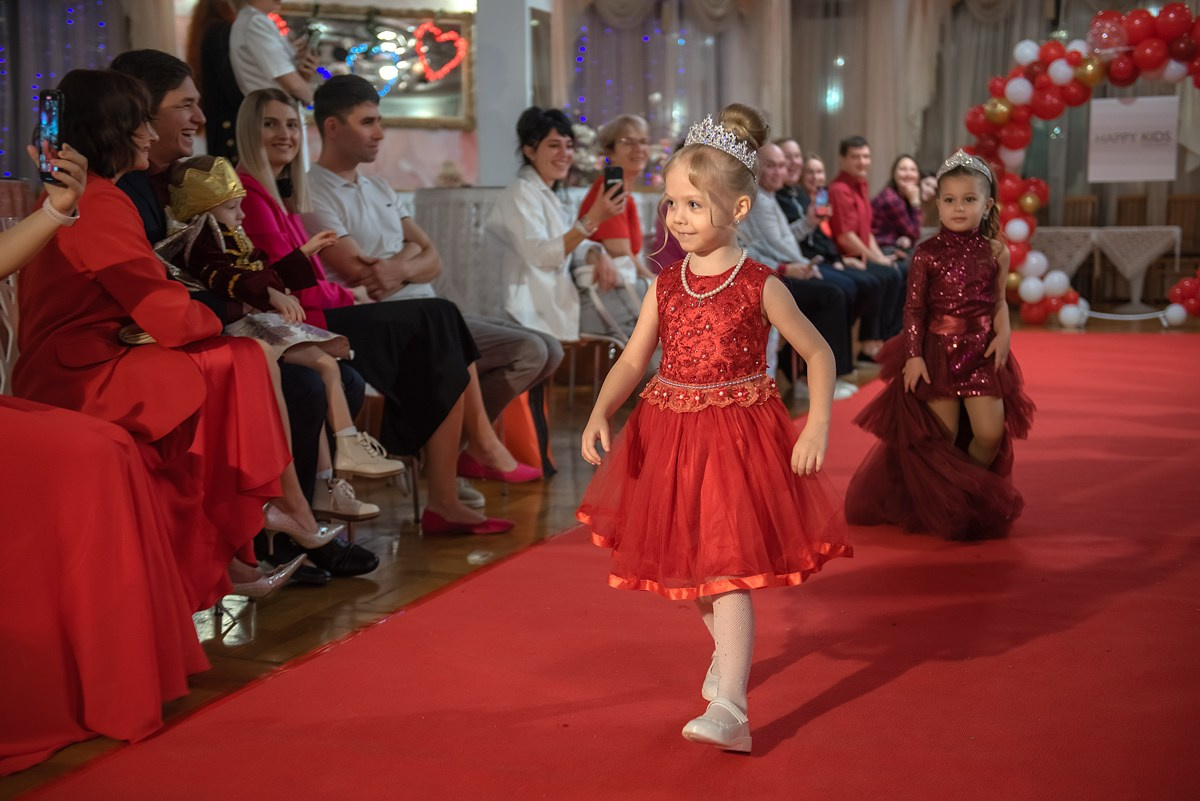 Выпускной в детской школе моделей HAPPYkids 2024. Семейный и коммерческий фотограф в Сочи Александр Бодунов