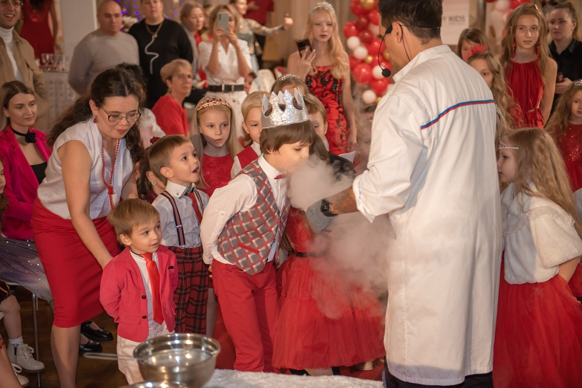 Выпускной в детской школе моделей HAPPYkids 2024. Семейный и коммерческий фотограф в Сочи Александр Бодунов