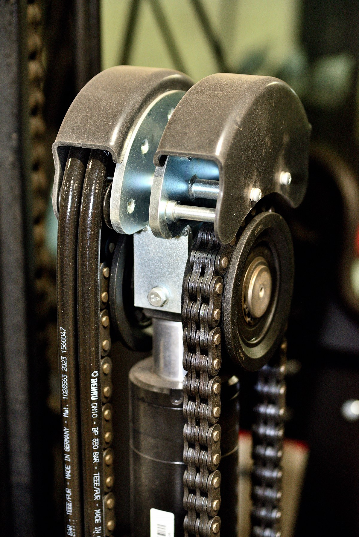 Центр технического обслуживания. Фотограф Сергей Сергеев