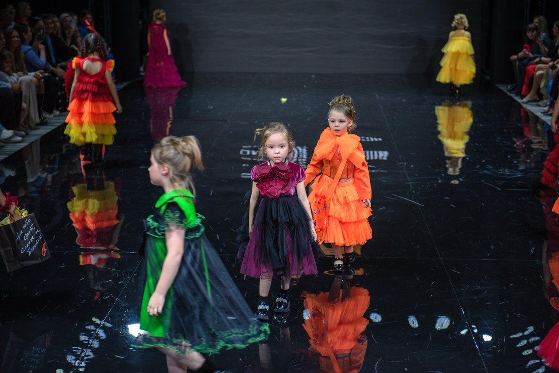 SochiFashionWeek2024 дизайнер Анохина Светлана. Семейный и коммерческий фотограф в Сочи Александр Бодунов