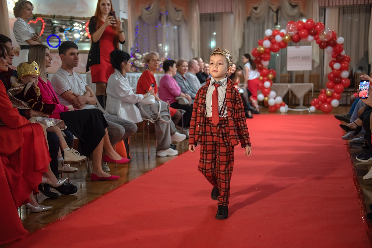 Выпускной в детской школе моделей HAPPYkids 2024. Семейный и коммерческий фотограф в Сочи Александр Бодунов
