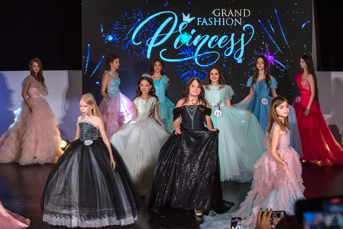 GrandFashionShow2024. Семейный и коммерческий фотограф в Сочи Александр Бодунов