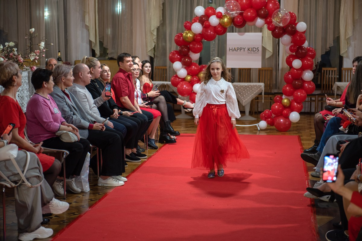 Выпускной в детской школе моделей HAPPYkids 2024. Семейный и коммерческий фотограф в Сочи Александр Бодунов