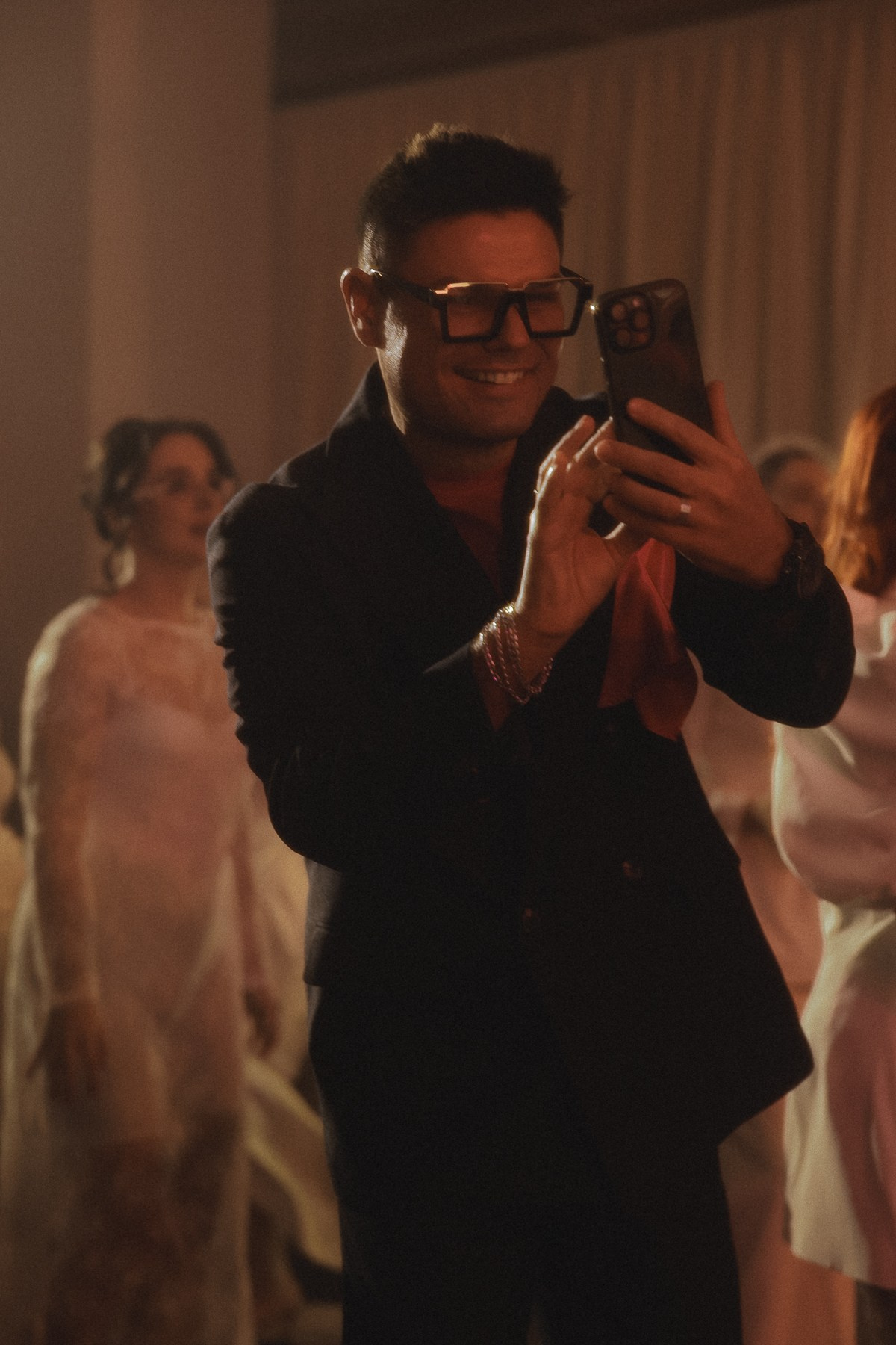 Фотограф на свадебную вечеринку Москва. VERSLIBRE | Свадебный и репортажный фотограф в Санкт-Петербурге, Москве, и Поволжье