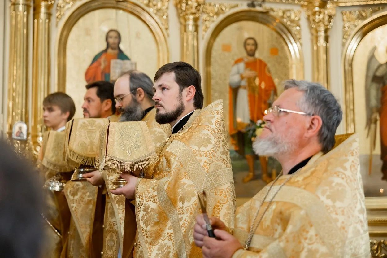 В ПОКРОВСКОМ СОБОРЕ САРАТОВА СОСТОЯЛОСЬ СОБОРНОЕ АРХИЕРЕЙСКОЕ БОГОСЛУЖЕНИЕ. Саратовское Северо-Западное благочиние