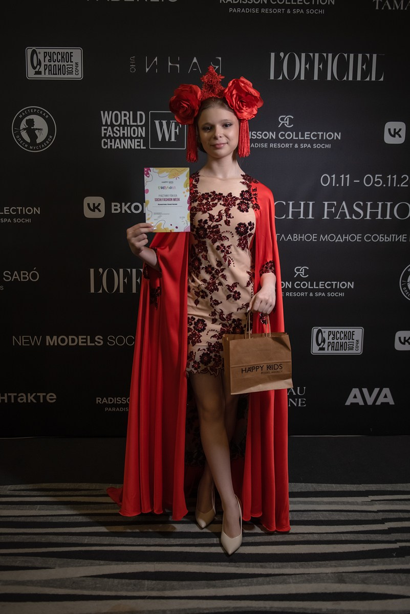 SochiFashionWeek2024 дизайнер Анохина Светлана. Семейный и коммерческий фотограф в Сочи Александр Бодунов
