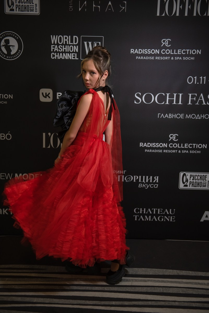 SochiFashionWeek2024 дизайнер Анохина Светлана. Семейный и коммерческий фотограф в Сочи Александр Бодунов
