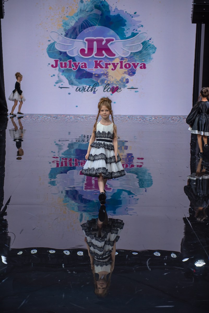 SochiFashionWeek2024 дизайнер Юлия Крылова. Семейный и коммерческий фотограф в Сочи Александр Бодунов