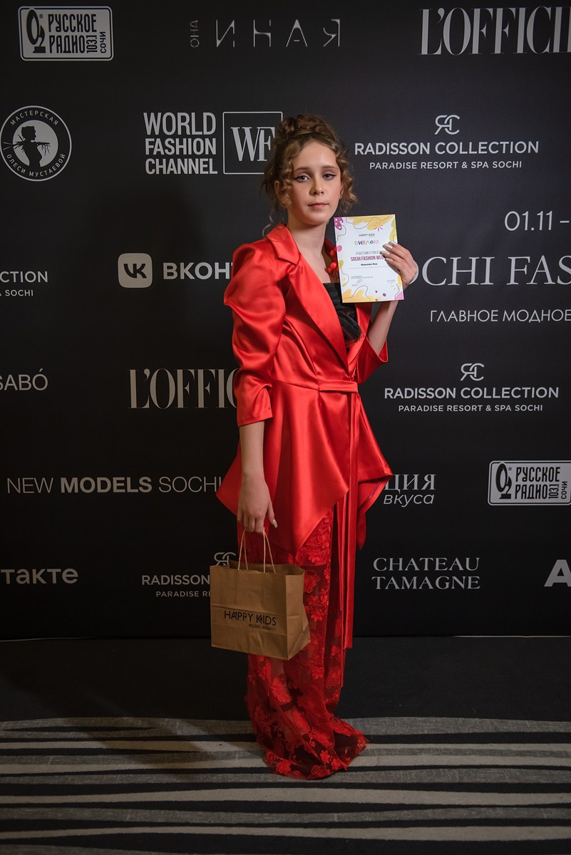 SochiFashionWeek2024 дизайнер Анохина Светлана. Семейный и коммерческий фотограф в Сочи Александр Бодунов